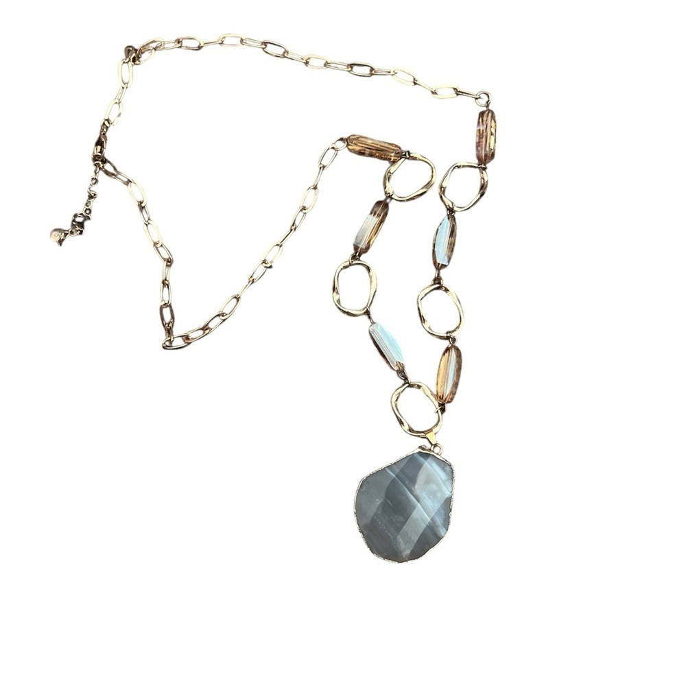 Elegant Gold and Blue Pendant Necklace - Picture 2 of 4